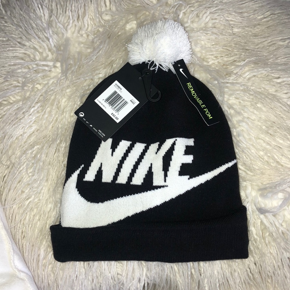Nike beanie NWT